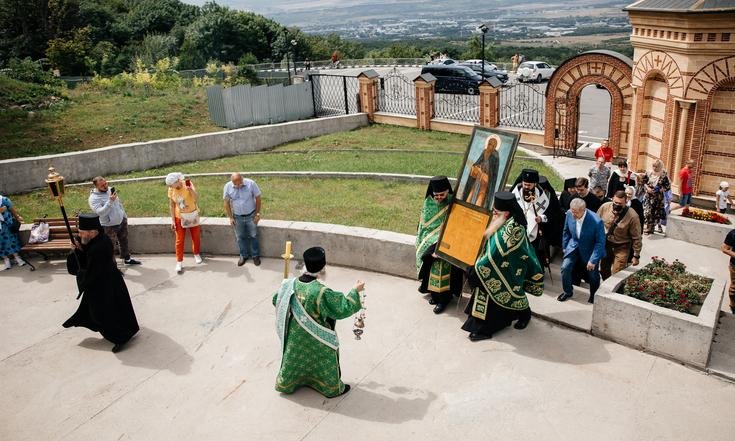 Юрий Чайка передал Успенскому Второафонскому Бештаугорскому мужскому монастырю уникальную старинную икону преподобного Евфимия Нового